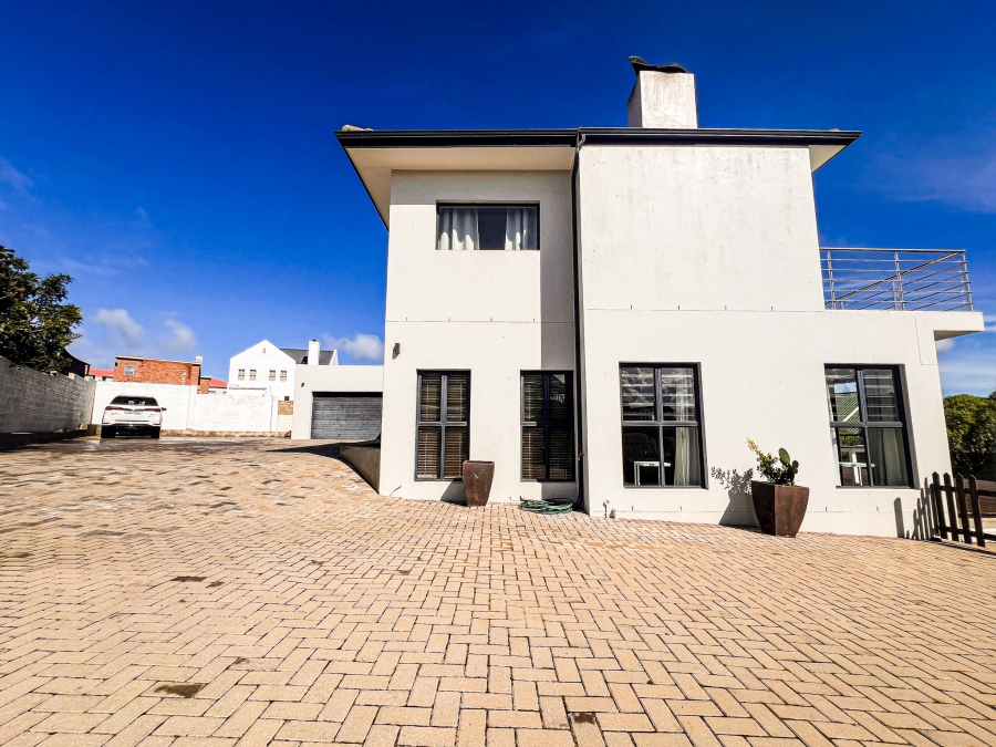 5 Bedroom Property for Sale in Myburgh Park Western Cape